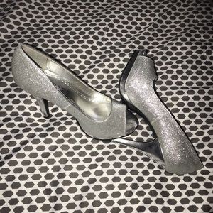 Silver sparkle pumps